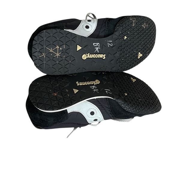 Saucony black & white sneakers. Size 9.5 boxBK - Picture 8 of 11